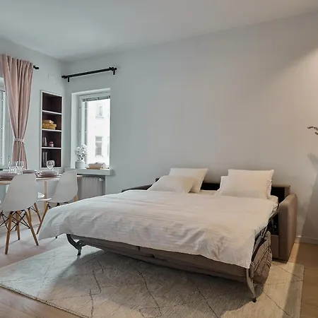 Center Apt, Private Sauna, Sleeps 6